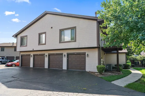 $185,000 | 1715 Cedarbrook Court, Sycamore, IL 60178