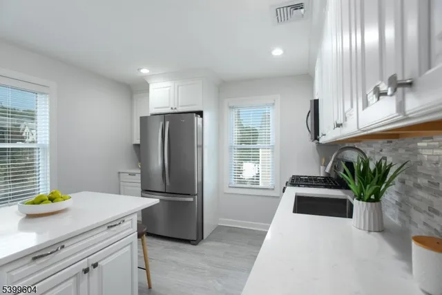 $4,200 | 122 North Fullerton Avenue, Unit 2, Montclair, NJ 07042