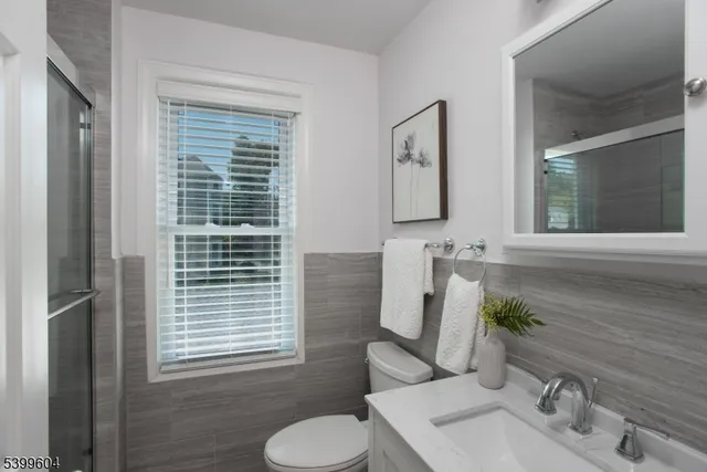 $4,200 | 122 North Fullerton Avenue, Unit 2, Montclair, NJ 07042