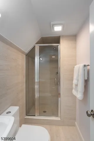 $4,200 | 122 North Fullerton Avenue, Unit 2, Montclair, NJ 07042