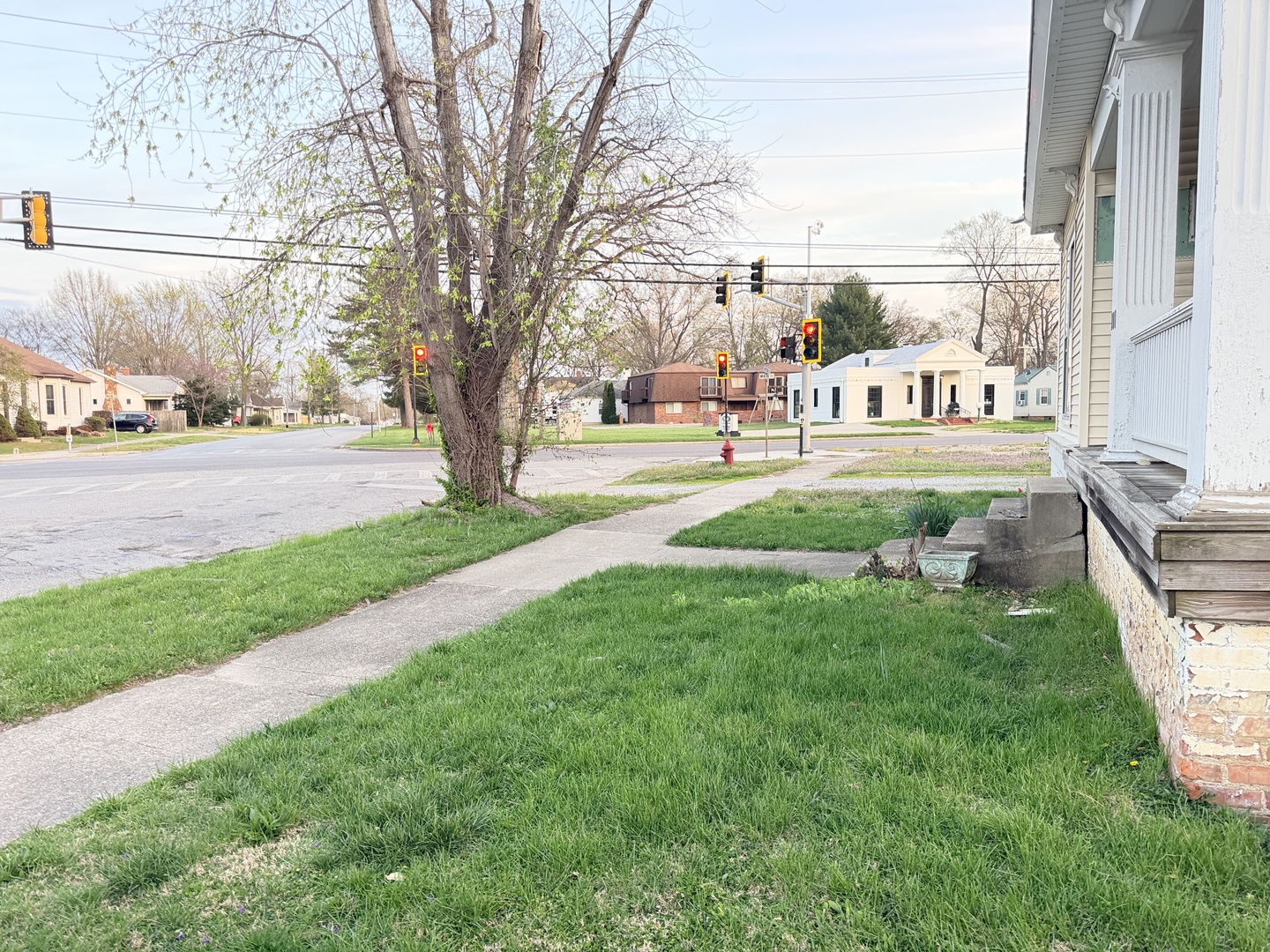 101 5th Street Carmi, IL 62821 - Photo 28 of 28 a view of a street with a large trees
