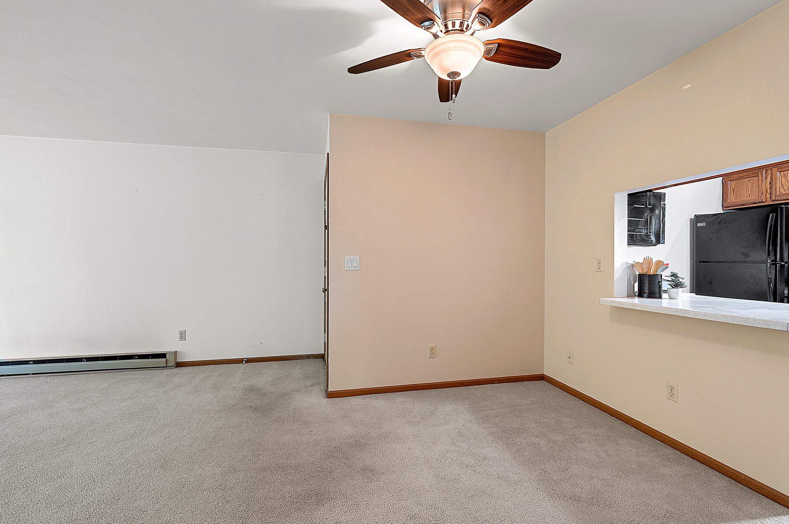288 North Campbell Road, Unit B Oshkosh, WI 54902 - Photo 14 of 39