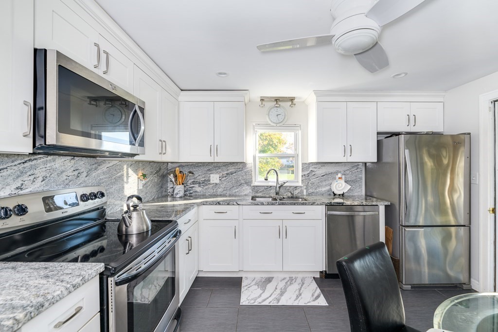 30 Muriel Road Swampscott, MA 01907 - Photo 4 of 16 Gallery Image 4