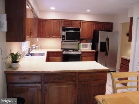 6812 Earthstar Court Springfield, VA 22152 - Photo 13 of 29 Kitchen