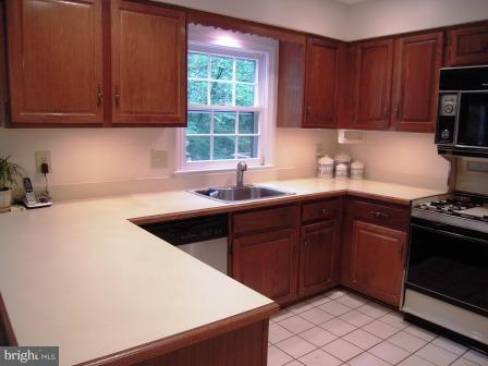 6812 Earthstar Court Springfield, VA 22152 - Photo 21 of 29 Kitchen