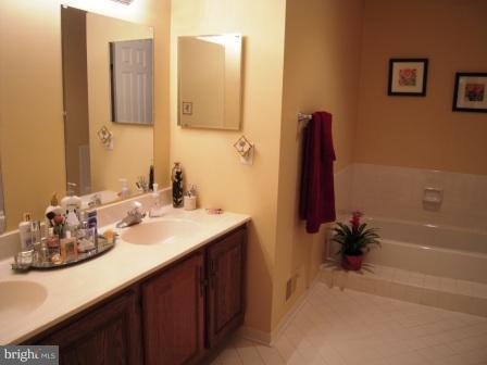 6812 Earthstar Court Springfield, VA 22152 - Photo 24 of 29 Bath (Master)