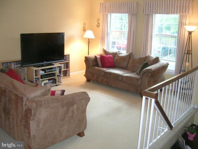 6812 Earthstar Court Springfield, VA 22152 - Photo 26 of 29 Living Room