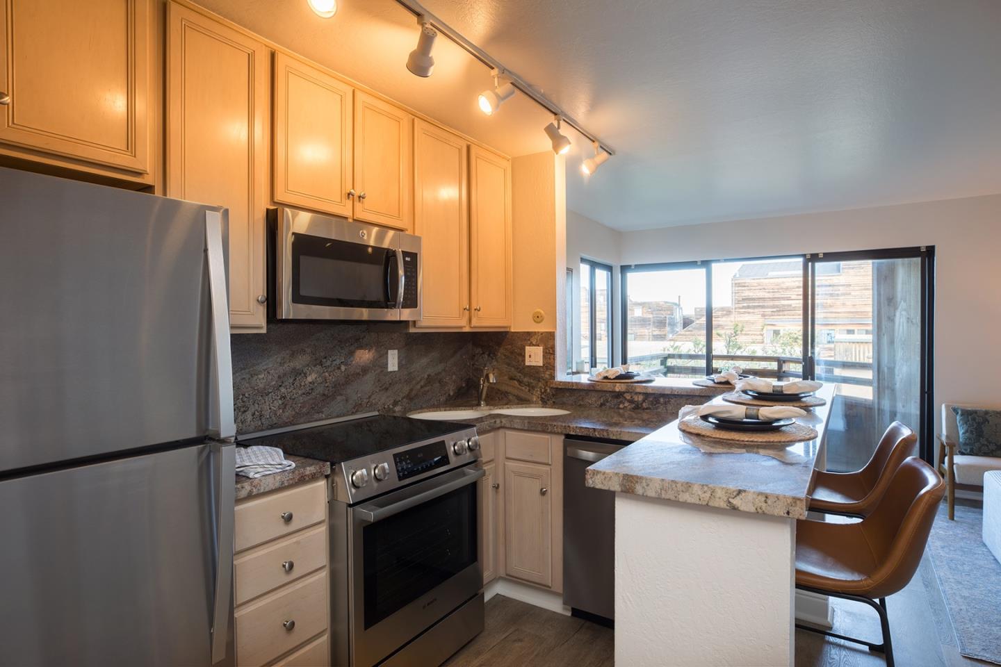 125 Surf Way, Unit 311 Monterey, CA 93940 - Photo 7 of 10