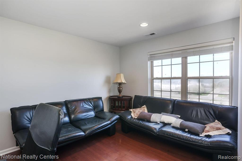 1444 Devon Lane Troy, MI 48084 - Photo 4 of 25