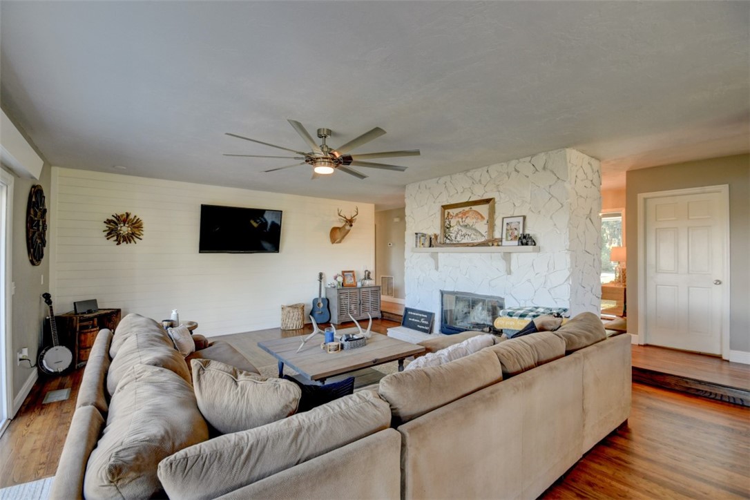 97260 Pirates Point Road Yulee, FL 32097 - Photo 8 of 23 a living room with furniture and a flat screen tv