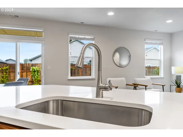 $450,000 | 1555 Adams Street, Independence, OR 97351