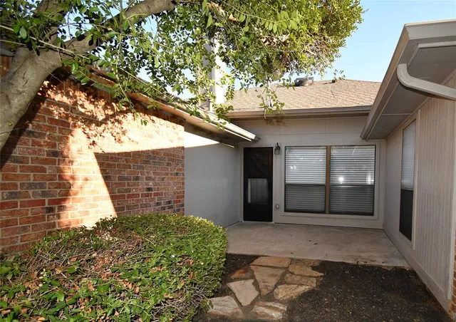 $2,800 | 2035 Lansdown Drive, Carrollton, TX 75010