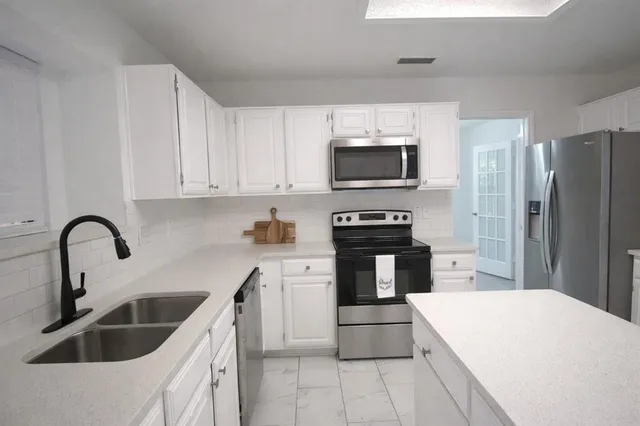 $2,800 | 2035 Lansdown Drive, Carrollton, TX 75010