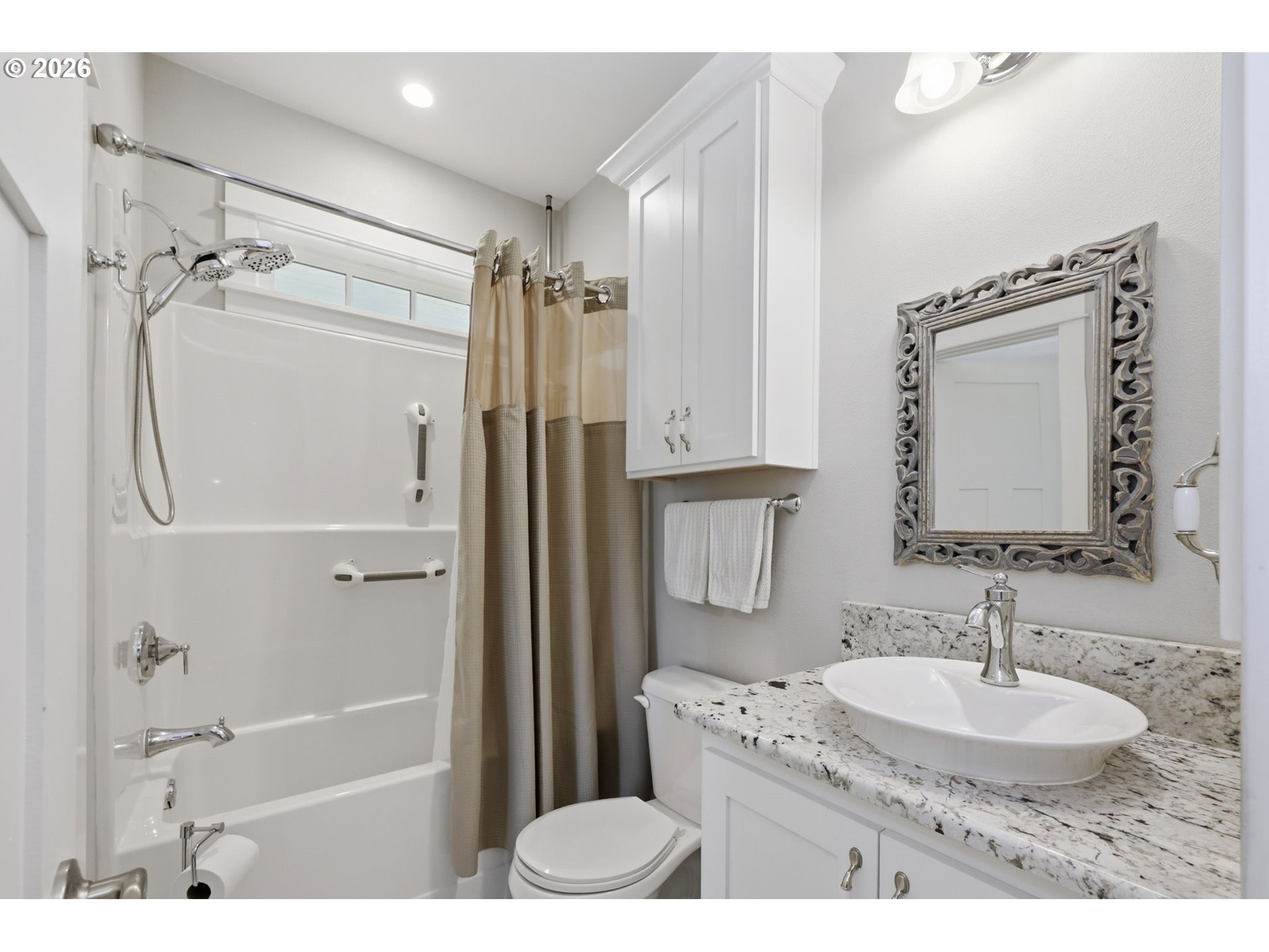 85069 Ridge Top Drive Eugene, OR 97405 - Photo 25 of 48 Bathroom