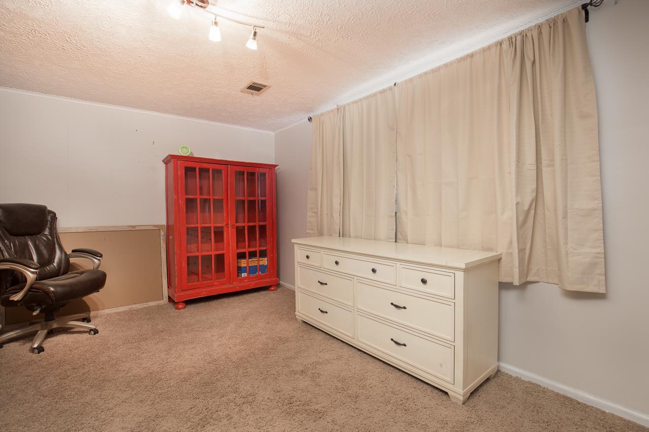 5638 Appomattox Road Davenport, IA 52806 - Photo 11 of 15 Gallery Image 11