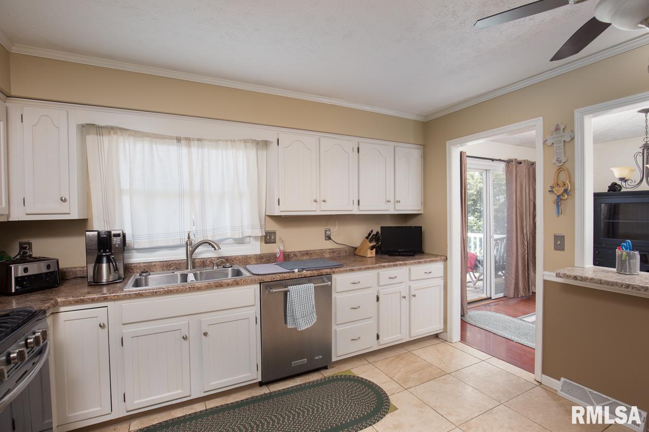 5638 Appomattox Road Davenport, IA 52806 - Photo 2 of 15 Gallery Image 2