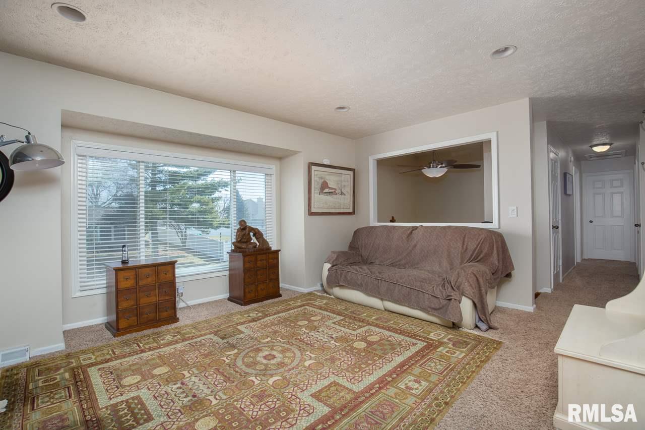 5638 Appomattox Road Davenport, IA 52806 - Photo 4 of 15 Gallery Image 4