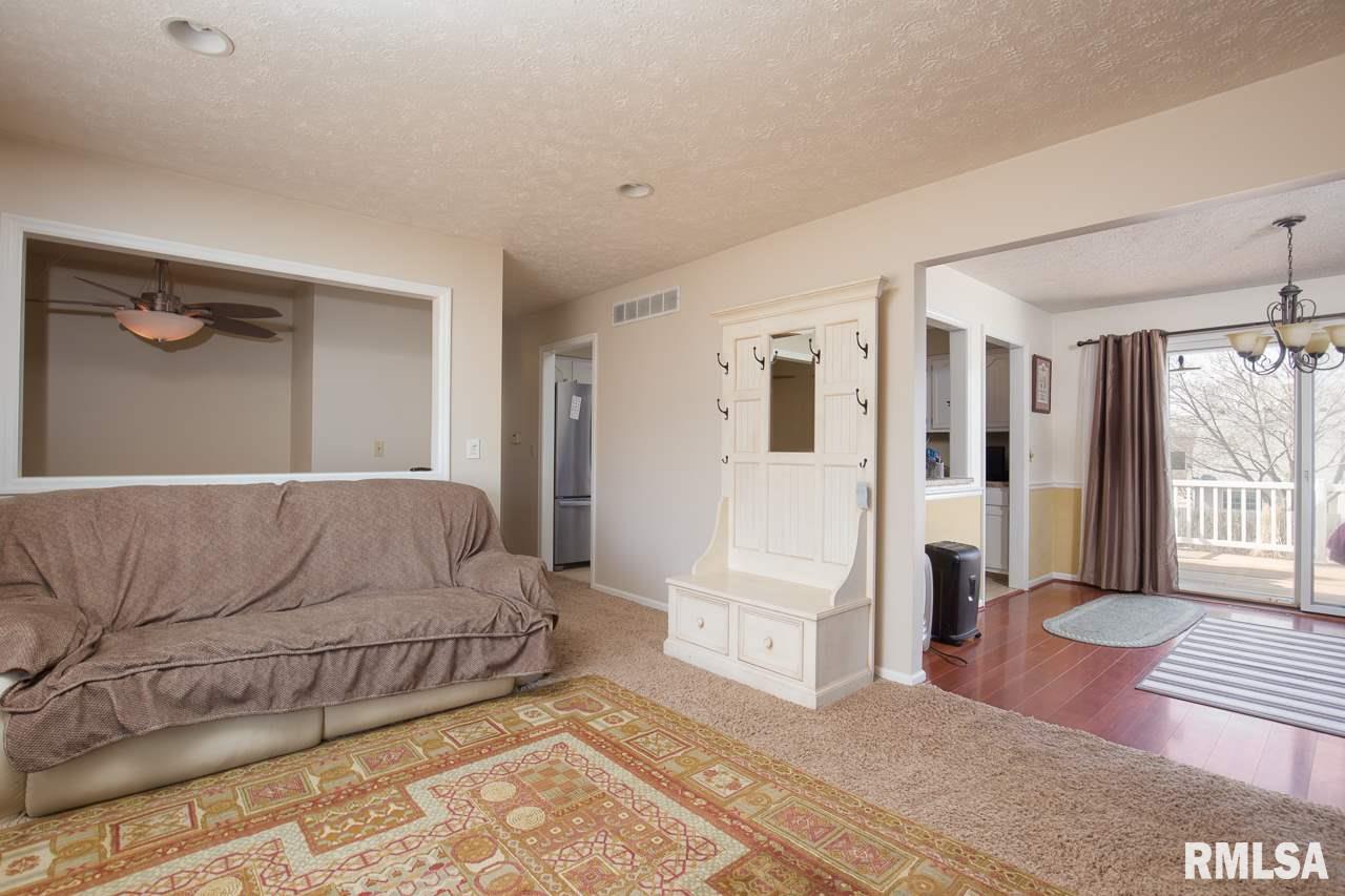 5638 Appomattox Road Davenport, IA 52806 - Photo 5 of 15 Gallery Image 5