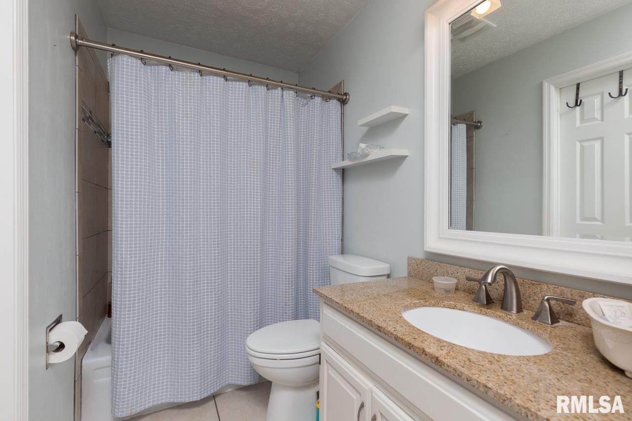 5638 Appomattox Road Davenport, IA 52806 - Photo 8 of 15 Gallery Image 8