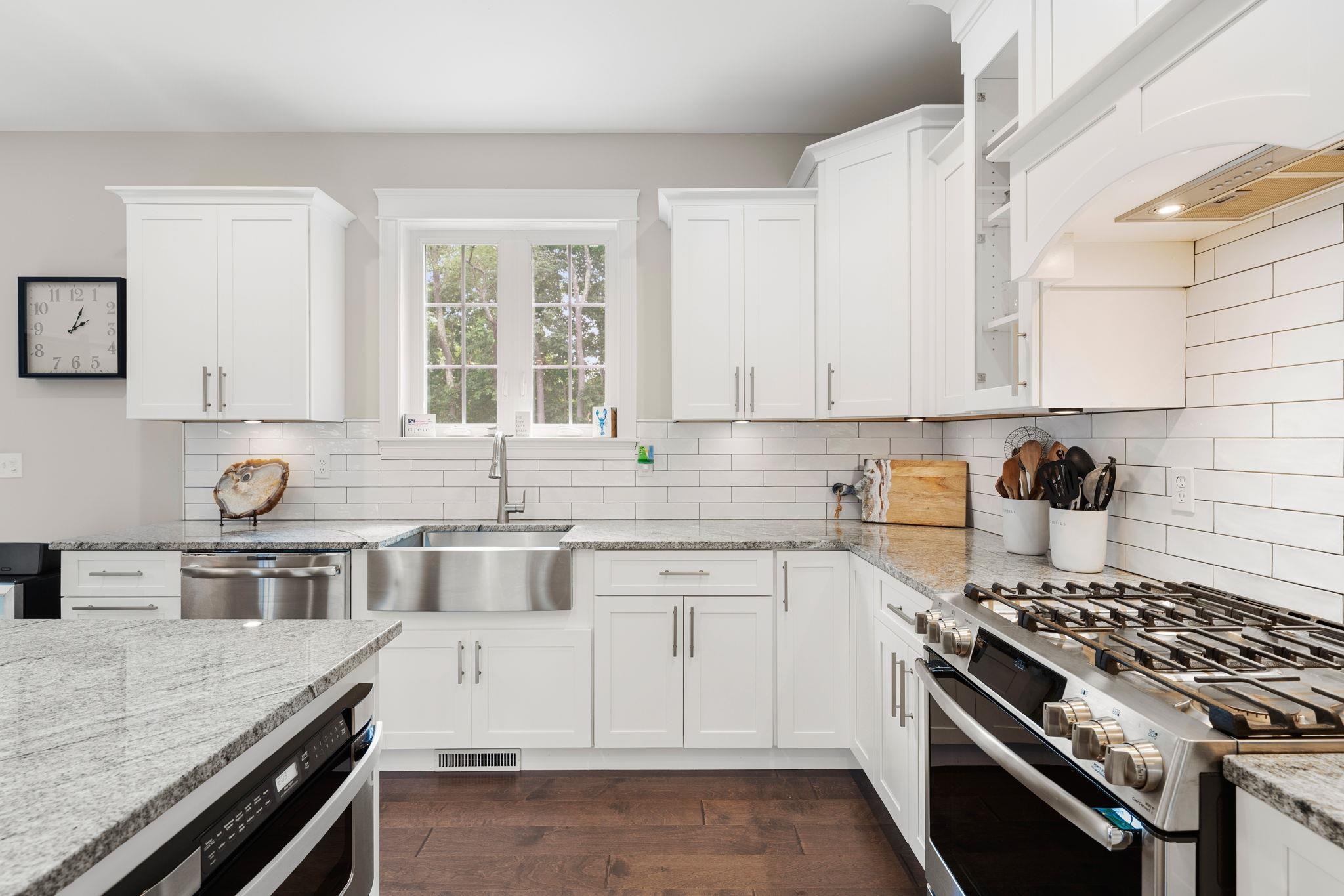 5 Barbaras Way Stratham, NH 03885 - Photo 3 of 40 Gallery Image 3