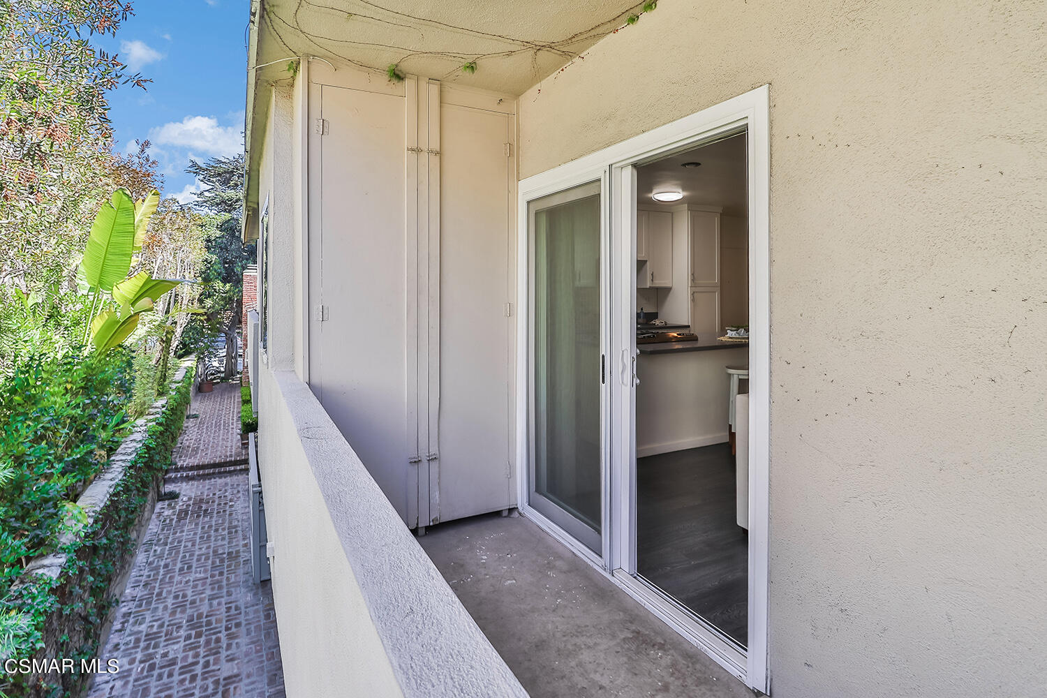 844 16th Street, Unit 5 Santa Monica, CA 90403 - Photo 15 of 31 a view of a hallway with wooden floor and glass door