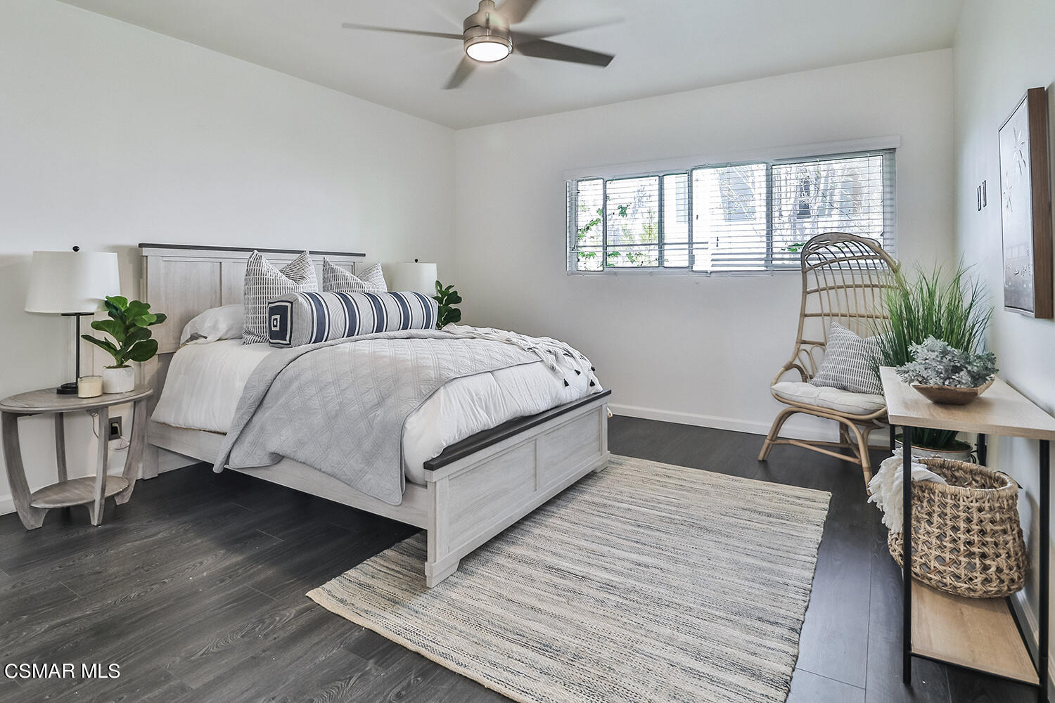 844 16th Street, Unit 5 Santa Monica, CA 90403 - Photo 20 of 31 a bedroom with a bed and wooden floor