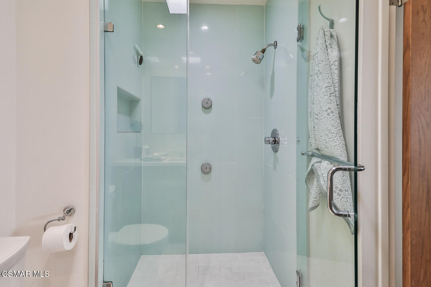 844 16th Street, Unit 5 Santa Monica, CA 90403 - Photo 25 of 31 a bathroom with a shower