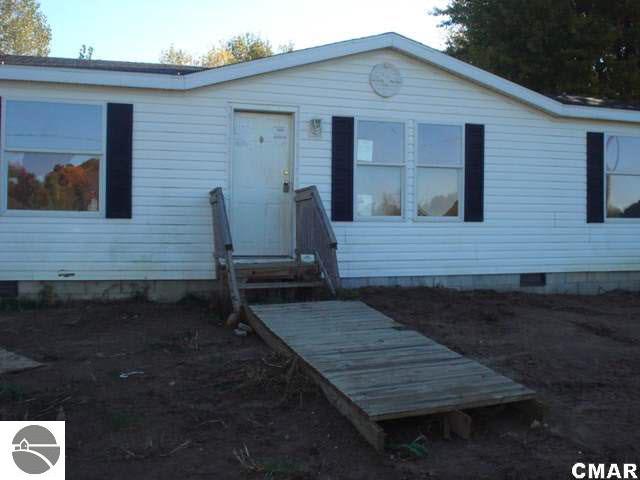10249 South Mission Road Shepherd, MI 48883 - Photo 13 of 23 1767521-12.JPG