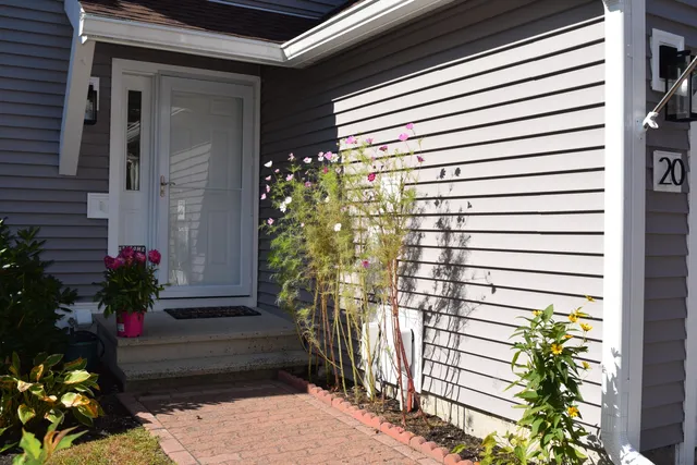 $389,000 | 20 Sadler Drive, Unit 20, Brunswick, ME 04011