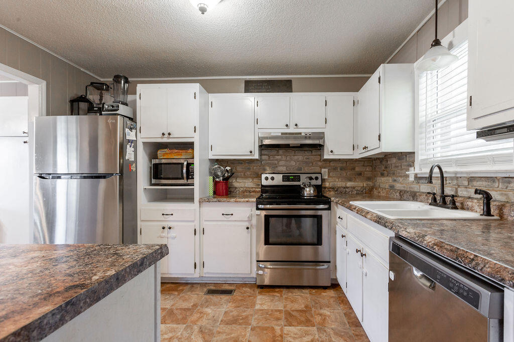 401 Graham Circle Rock Spring, GA 30739 - Photo 12 of 40 401Graham-15