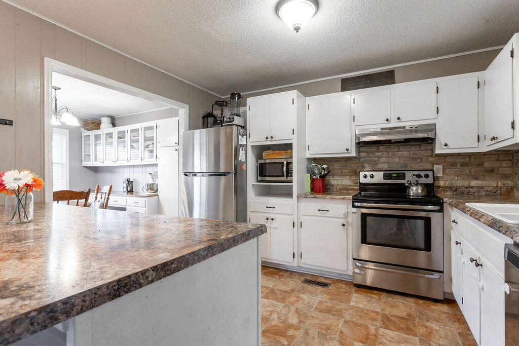 401 Graham Circle Rock Spring, GA 30739 - Photo 13 of 40 401Graham-16