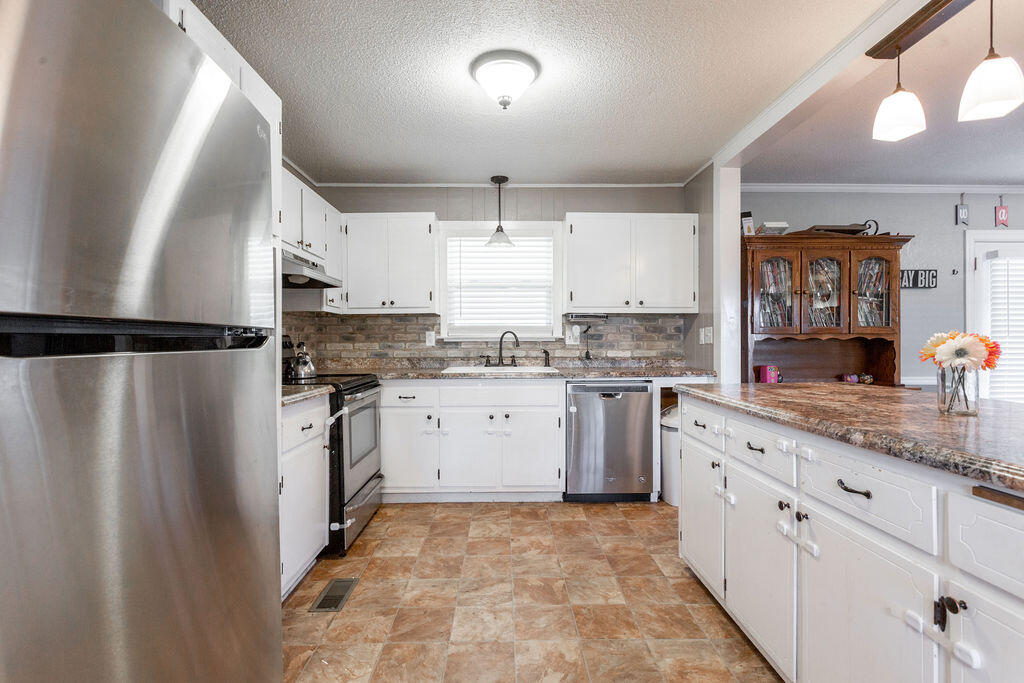 401 Graham Circle Rock Spring, GA 30739 - Photo 10 of 40 401Graham-12