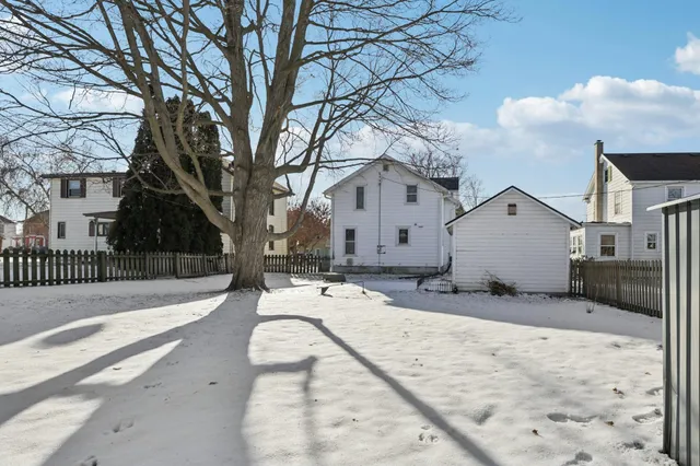 $189,900 | 1215 10th Street, Monroe, WI 53566