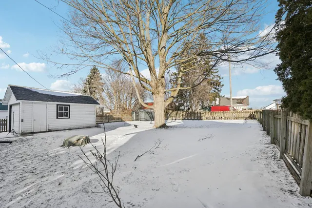 $189,900 | 1215 10th Street, Monroe, WI 53566