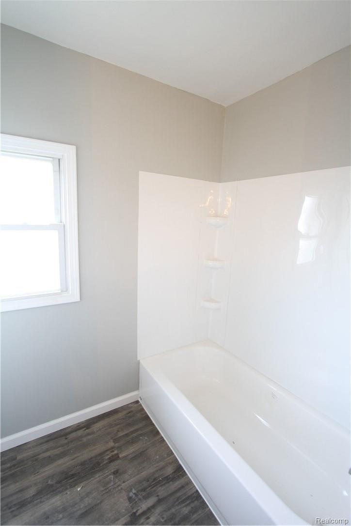 4226 Venoy Road Wayne, MI 48184 - Photo 33 of 37 upstairs full bath
