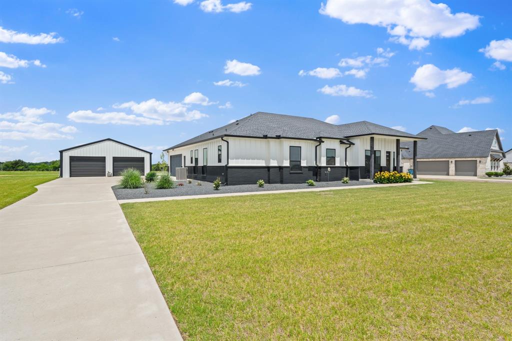 140 Lone Elm Road Midlothian, TX 76065 - Photo 2 of 32