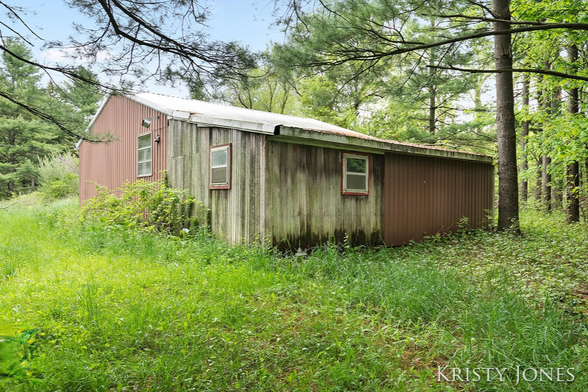 11350 Lindsey Road Plainwell, MI 49080 - Photo 3 of 7 IMG_1014