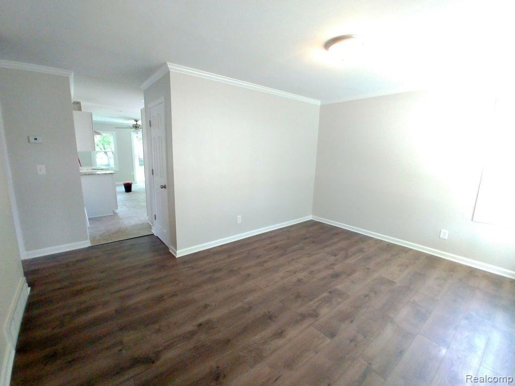 3486 Longview Avenue Rochester, MI 48307 - Photo 15 of 30 Living Room 1.jpg