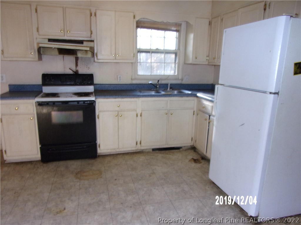 3332 Thompson Road Bunnlevel, NC 28323 - Photo 3 of 10 Gallery Image 3