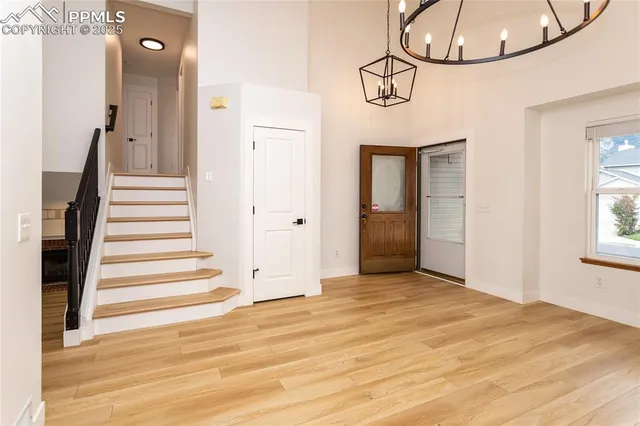 a view of a livingroom with wooden floor and entryway