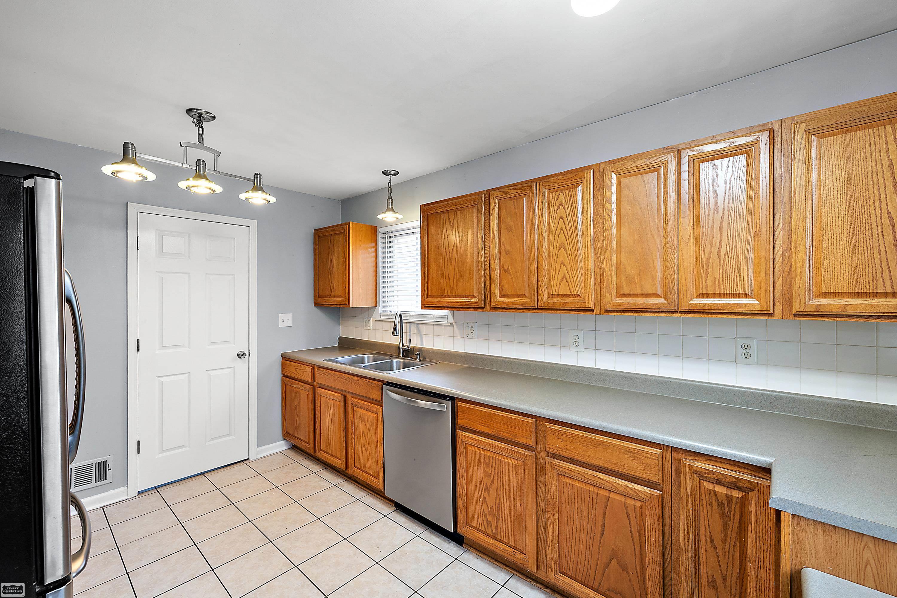 26082 Clear Street Harrison, MI 48045 - Photo 9 of 43