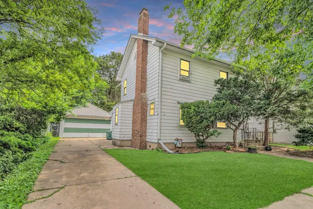 $269,000 | 624 Lincoln Avenue, Elgin, IL 60120