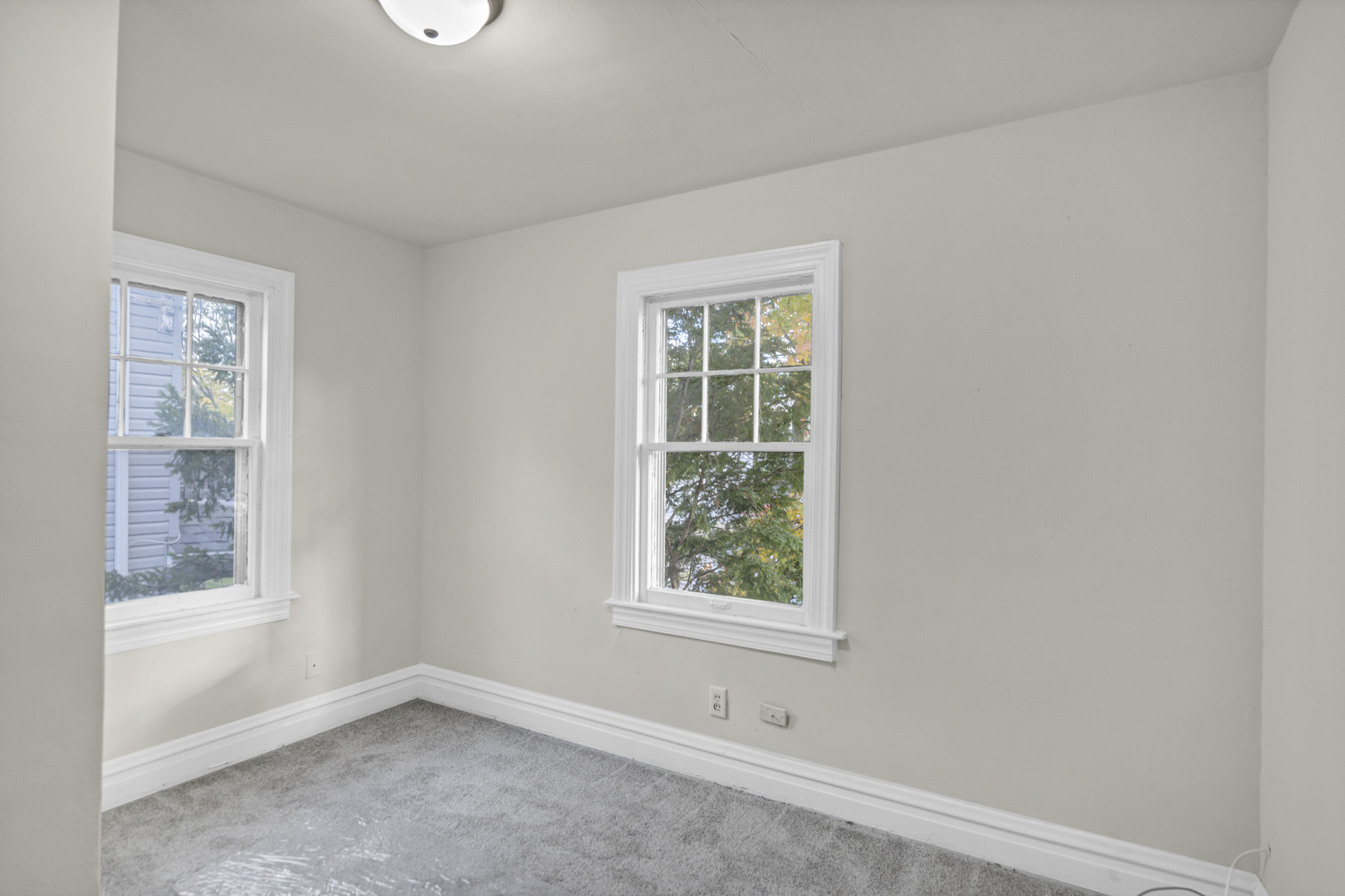 624 Lincoln Avenue Elgin, IL 60120 - Photo 20 of 24 an empty room with windows