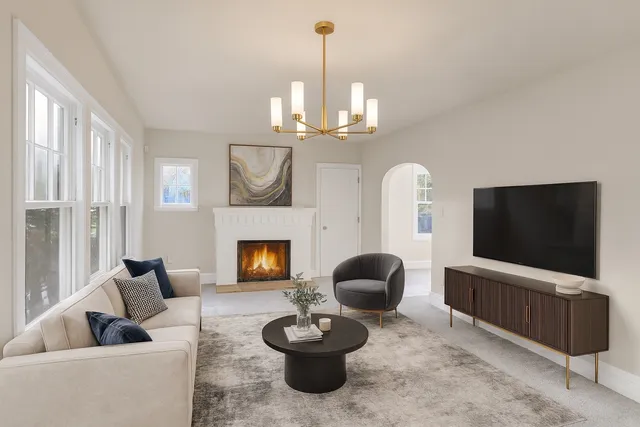 $269,000 | 624 Lincoln Avenue, Elgin, IL 60120