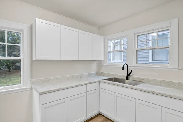 $269,000 | 624 Lincoln Avenue, Elgin, IL 60120