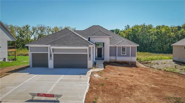 $739,950 | 6115 Lewis Drive, Shawnee, KS 66226