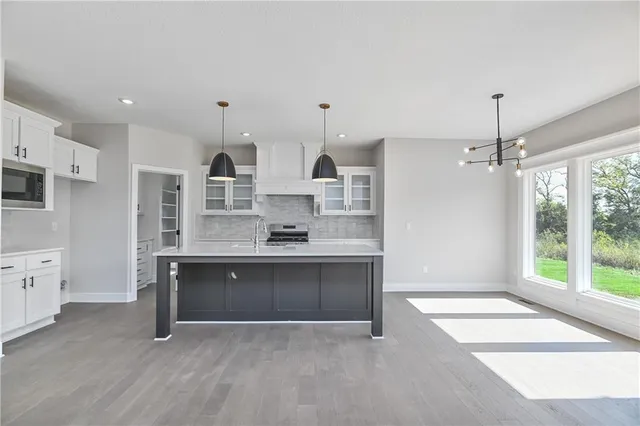 $739,950 | 6115 Lewis Drive, Shawnee, KS 66226