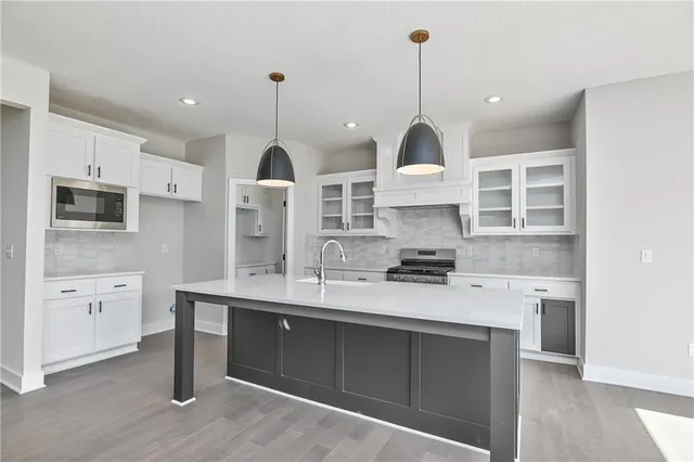 $739,950 | 6115 Lewis Drive, Shawnee, KS 66226