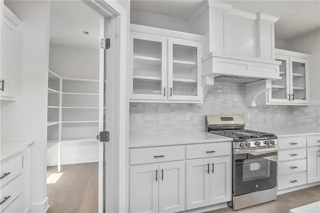 $739,950 | 6115 Lewis Drive, Shawnee, KS 66226