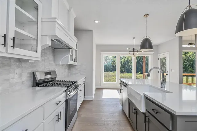 $739,950 | 6115 Lewis Drive, Shawnee, KS 66226